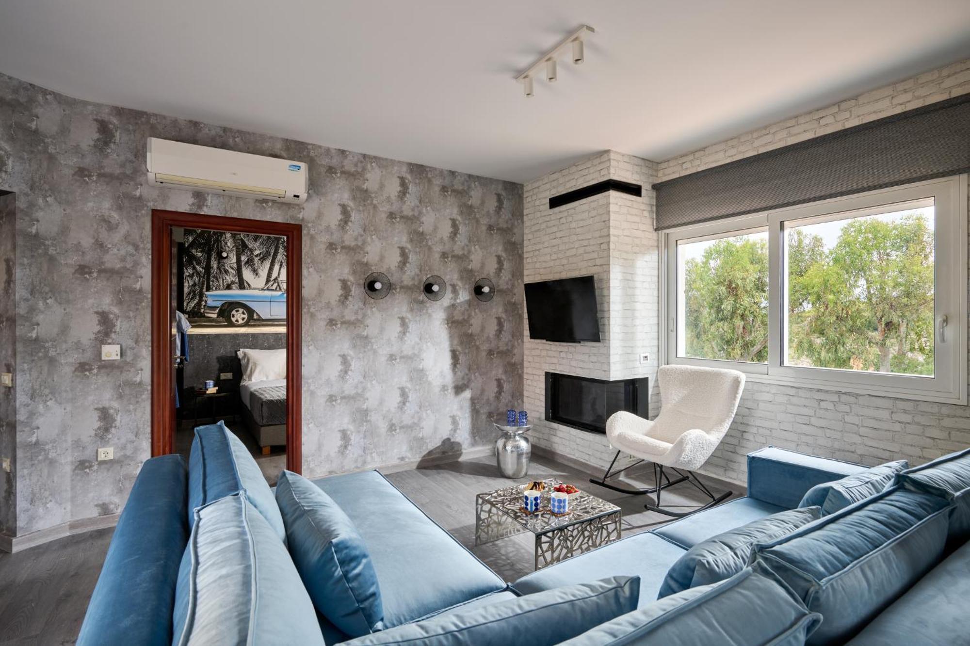 Mons Villa *